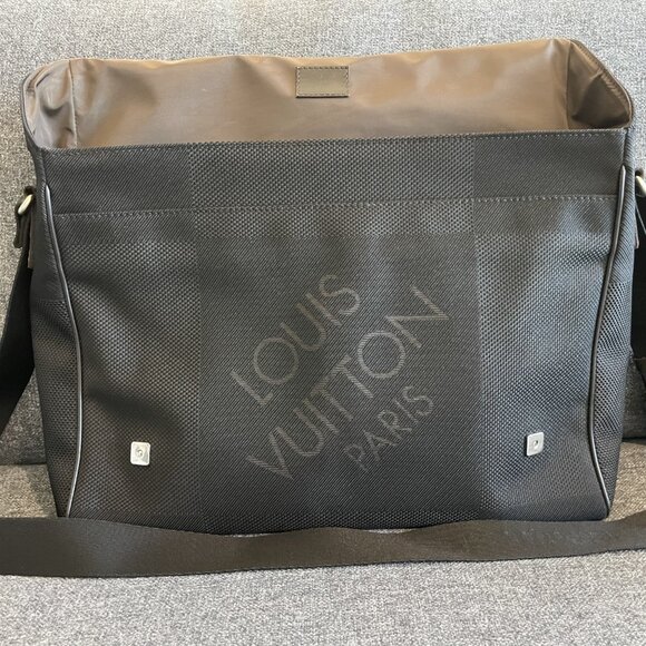 Louis Vuitton AUTHENTIC Black Terre Damier Geant Canvas Messenger Bag - Picture 3 of 3